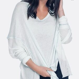FREE PEOPLE We The Free Never Give Up Oversized Top V Neck Tee in Ivory White XS